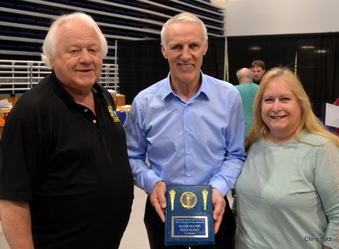 Mike Bossy accepts HOF Award